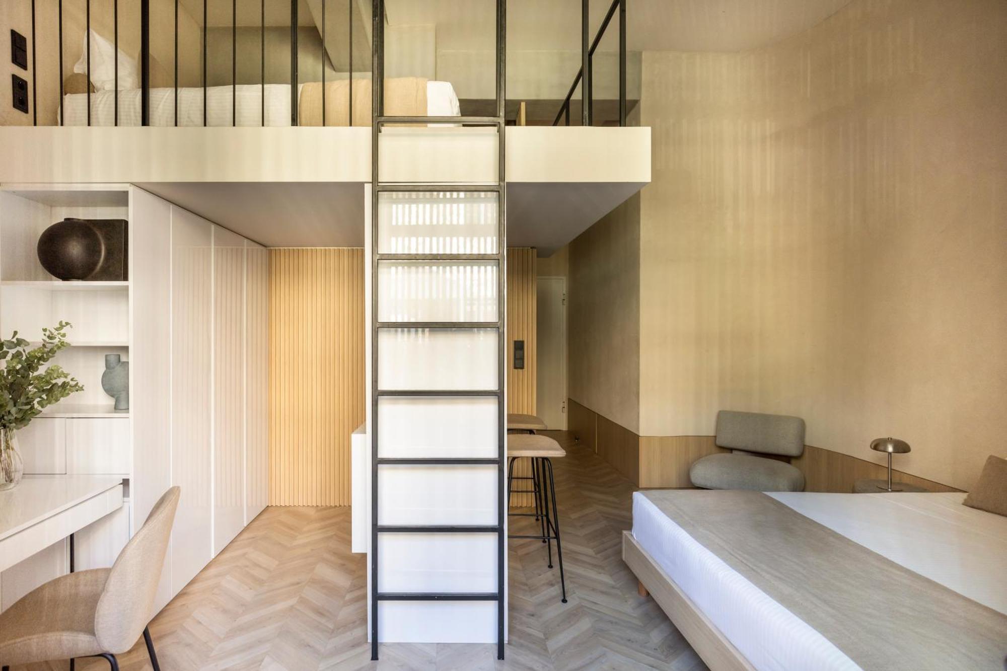 מלון אתונה The Newel Psychiko מראה חיצוני תמונה A ladder leading to a mezzanine